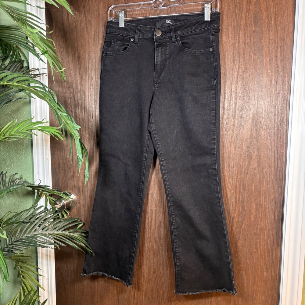 1822 Denim Black Crop Flare Jeans Raw Hem Stretch Women's Size 6
